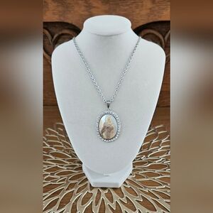 Virgin Mary And Baby Jesus Carved Cameo Pendant On 18in Chain